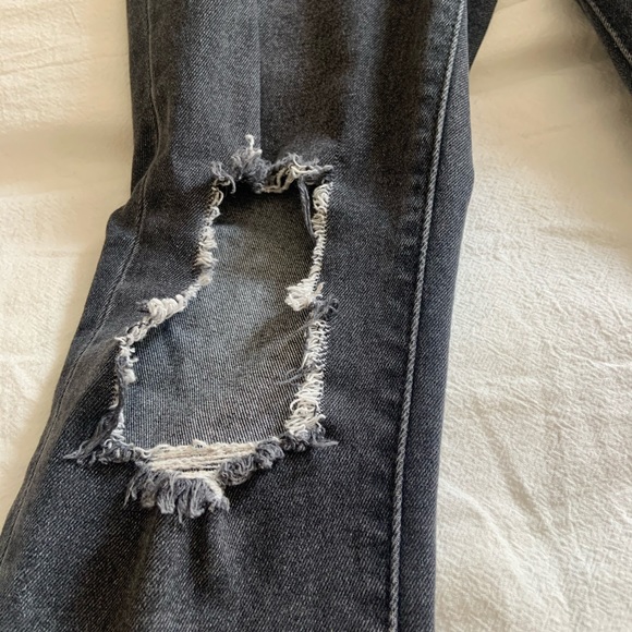 Levi’s 721 HighWaisted Jeans (Grey/Black w/ rips) - Picture 7 of 12